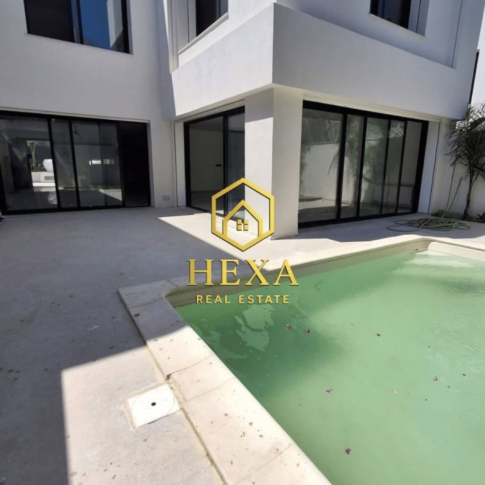 Villa jumelée S3 jamais habitée avec piscine